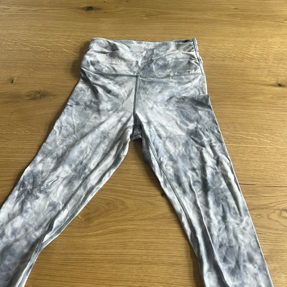 Lululemon tiedye leggings w/ crisscross waist